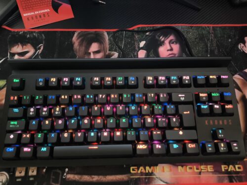 Teclado gamer mecánico Kronos Dual Blade, conexión USB e inalámbrica, RGB photo review