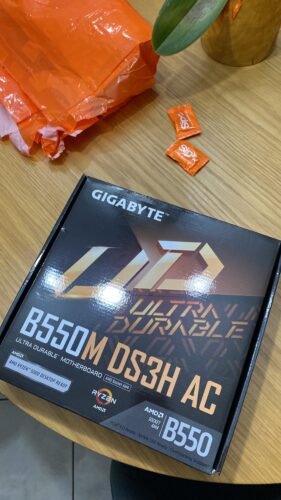 Placa Madre Gigabyte B550M DS3H AC, AM4, DDR4, M.2, microATX photo review