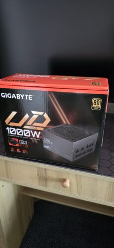 Fuente de Poder 1000W Gigabyte GP-UD1000GM PG5, 80 PLUS Gold, Full Modular photo review