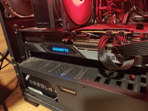 Tarjeta de Video Gigabyte Radeon RX 7700 XT GAMING OC 12G GDDR6, PciE-4.0 photo review