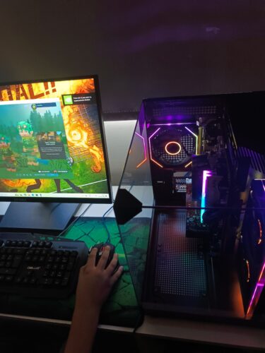 Combo Setup Gamer: PC Warrior 3050, Monitor, Silla y periférico photo review