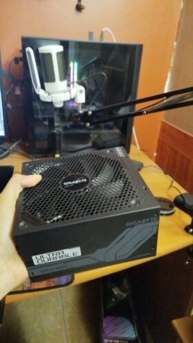 Fuente de Poder Gigabyte 1300W UD1300GM PG5, 80+ Gold, Modular photo review